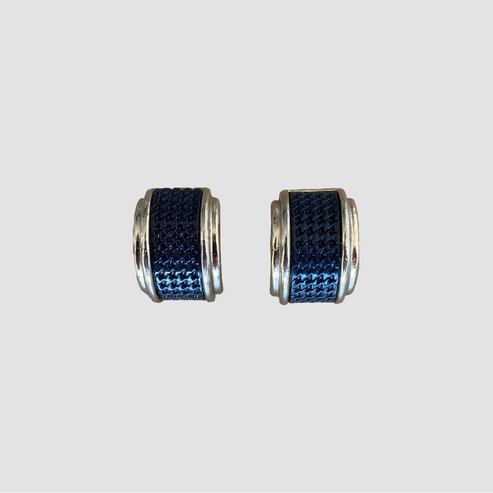 Studs Earrings with black accent